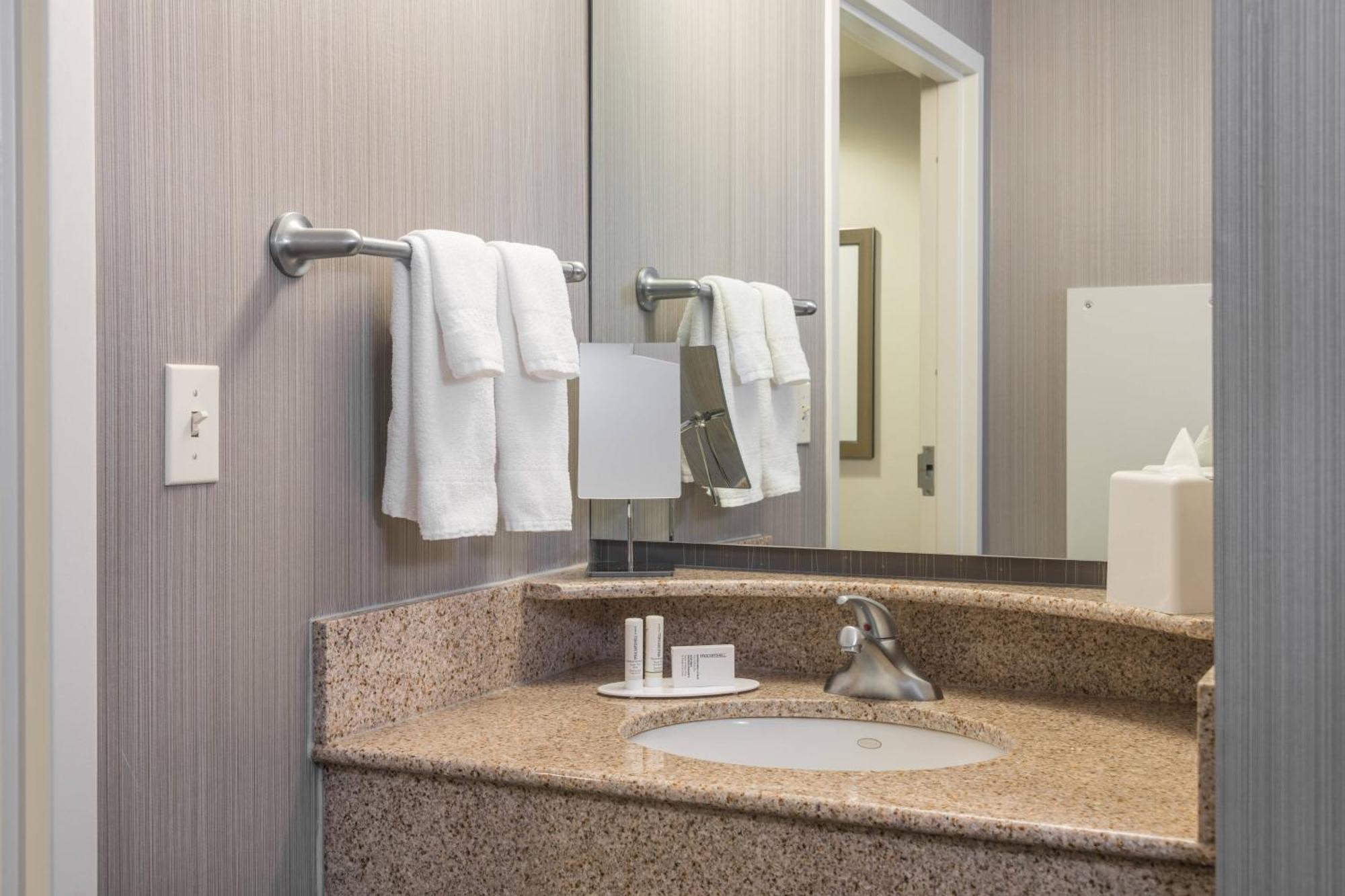 Courtyard By Marriott Newark-University Of Delaware Eksteriør billede